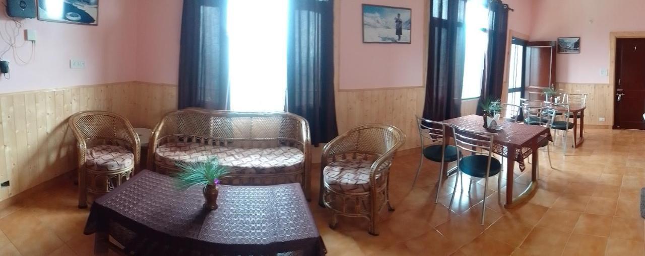 Thakur Homes- Couple And Family Friendly Homestay ชิมลา ภายนอก รูปภาพ