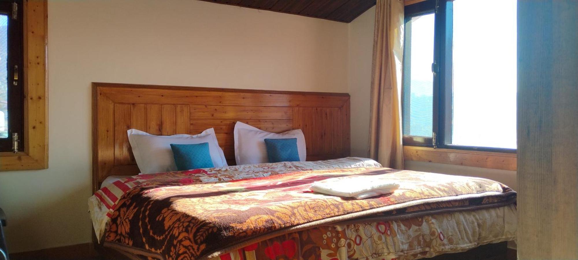 Thakur Homes- Couple And Family Friendly Homestay ชิมลา ภายนอก รูปภาพ